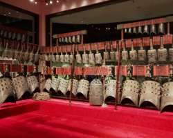 You can also see archaeological items including artifacts extracted from the tomb of Marquis Yi of Zeng, and tombs at Baoshan.
